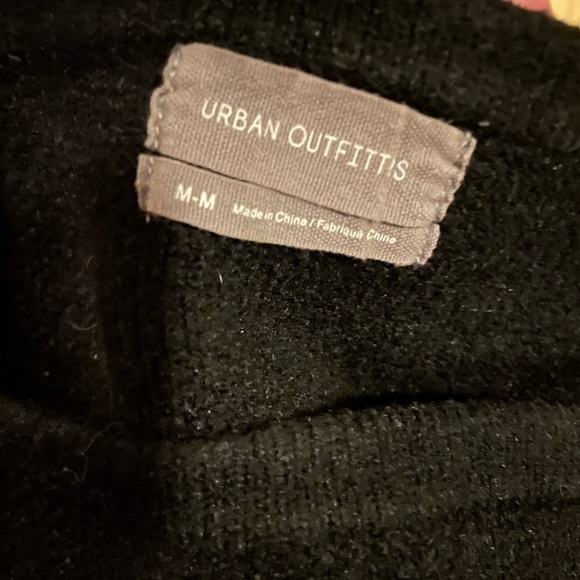 Cropped sweater top with puffed shoulders and 3/4 sleeve from UO - Picture 3 of 5